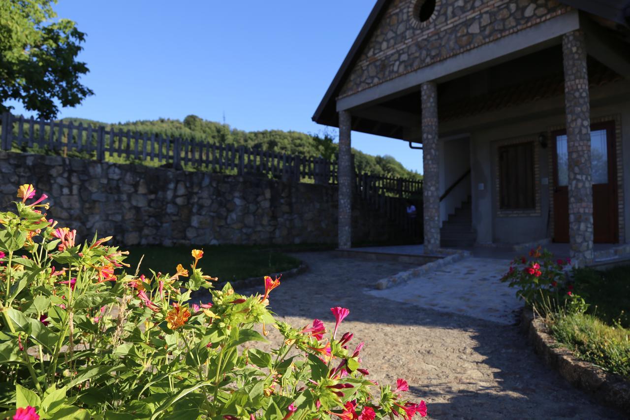 Agriturismo Pirara Sant'Angelo  Exteriör bild